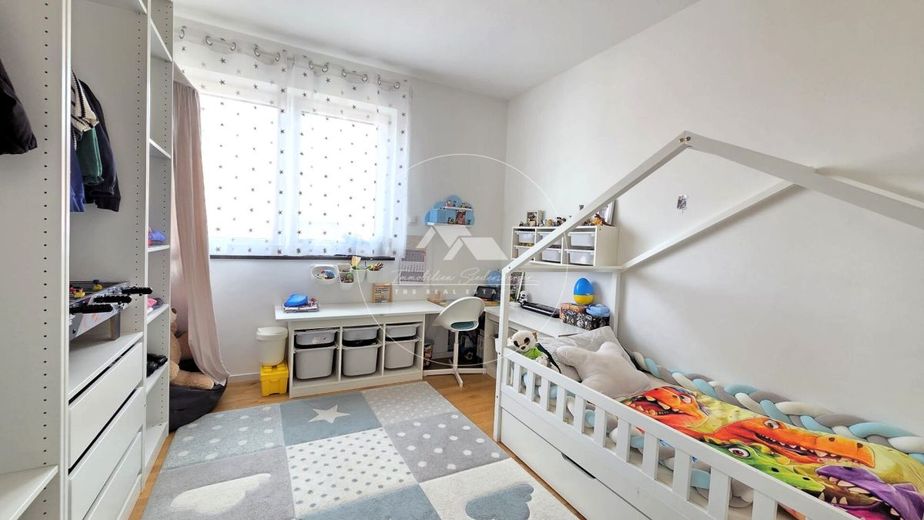 Exklusives Juwel mit großem Balkon, Designküche &amp; hochwertiger Ausstattung in Top-Lage von Teublitz – Kinderzimmer