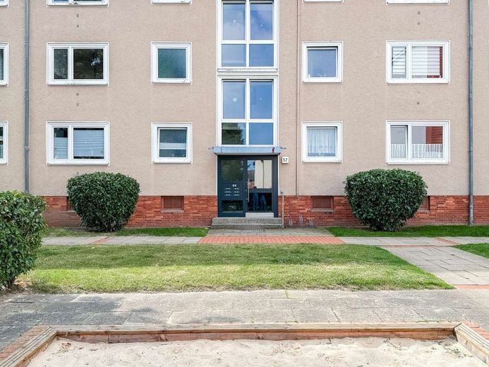Sanierungsbedürftige 2-Zimmer-Wohnung mit Südbalkon auf Erbbaugrundstück – Foto 1