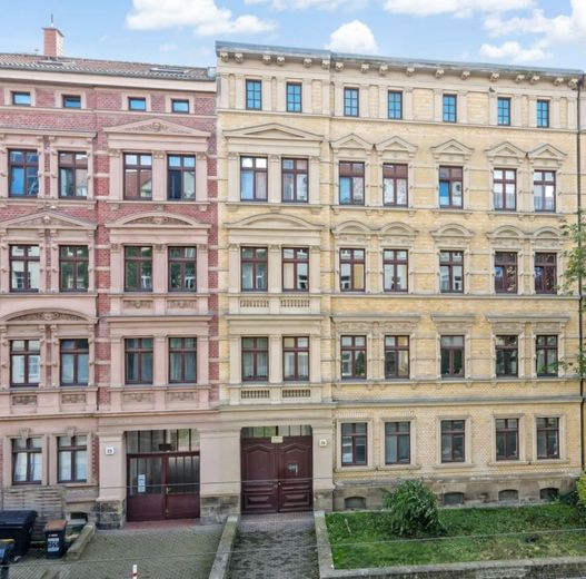 Perfekte Lage, Perfektes Zuhause: Gemütliche 2-Raumwohnung mit Erstklassiger Infrastruktur – Hausansicht