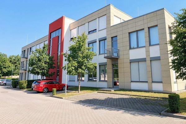 337 m² Modernes Büro mit Terrassen im Innenhof in Neu-Isenburg zu vermieten