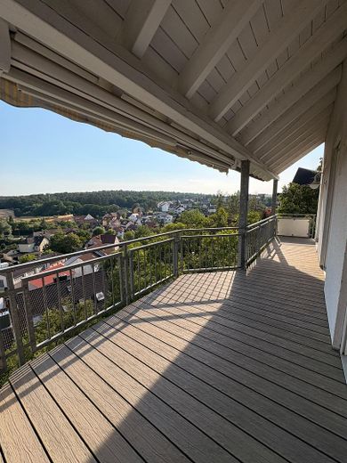 Wohnen wie im Haus: 4-Zimmer-Maisonette mit Talblick, Balkon und Carport – Balkon