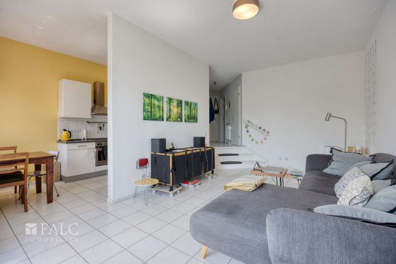 Appartamento condominiale di 2 locali affittato con giardino e garage a Köln-Widdersdorf – Wohnzimmer