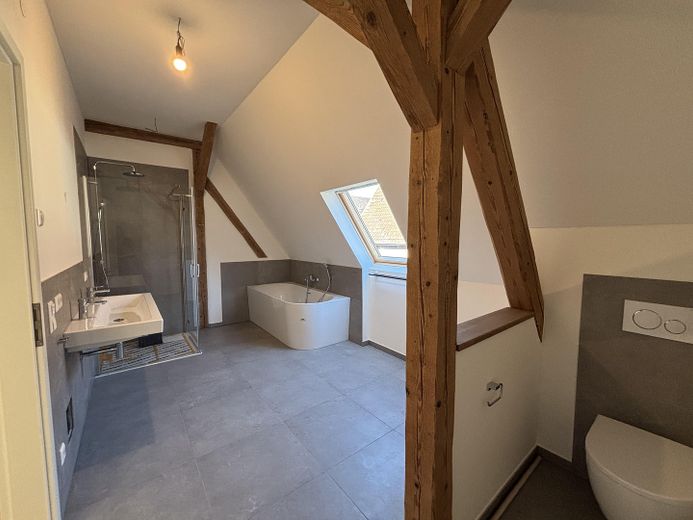 Vida única: loft con balcón soleado y jardín privado – Bad