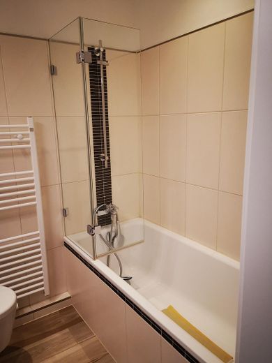 Bellissimo appartamento nel quartiere storico di Mönchengladbach – Bad mit Glaswand