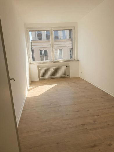 Completely renovated 4-room apartment, approx. 120 m², at Dellplatz Duisburg – – Schlaf/Kinderzimmer 3