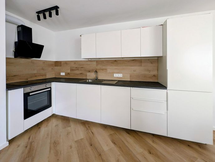 Appartamento completamente ristrutturato con cucina componibile, due terrazze ed esposizione a sud, da privato – Küche