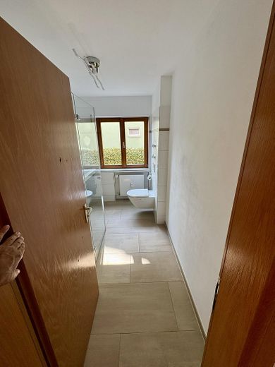 Helle 2.5 Zimmerwohnung in Gottmadingen mit Terrasse, provisionsfrei – Tageslichtbad