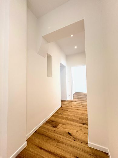Sofort bezugsfertig und vollständig modernisierte 2 Zimmer Wohnung – Flur