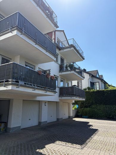Bestlage am Budenheimer Wald / Helle 3-Zimmer Wohnung mit Balkon und Garage – Garage & Stellplatz