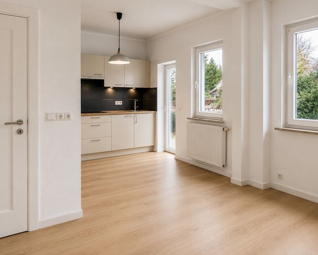 Frisch renoviertes Reihenhaus | 146 m² | 8 Zimmer | Garten & Balkon | provisionsfrei – Küche EG