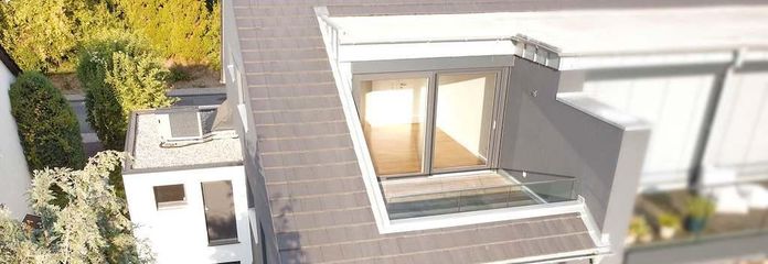 Attraktive Maisonettewohnung mit Haus-im-Haus-Charakter, Dachloggia, Garage – Maisonette - Außenansicht