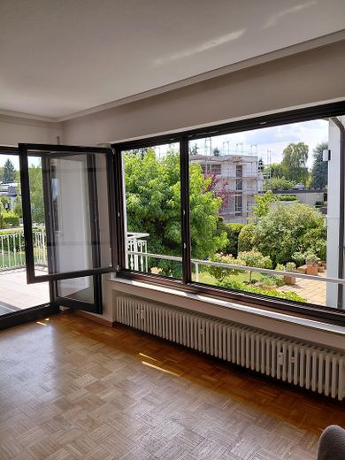 Şampanya havasında huzur vahası, komisyonsuz – Blick ins Grüne zum Taunus