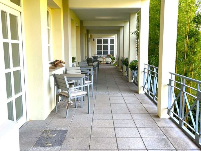 Helles Appartement mit Stellplatz und Einbauküche – Foto 1