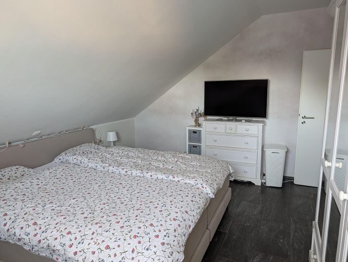 Moderne und Helle 3,5 Zimmer Wohnung von 2014 in Rheinberg zentrumsnah – Schlafzimmer