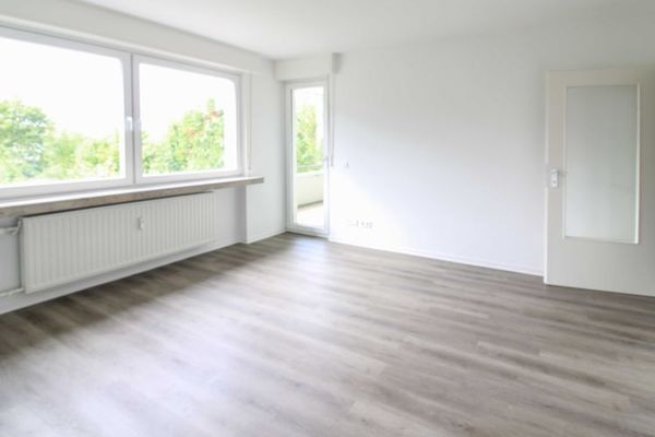 Appartement 4 pièces entièrement rénové de 90qm2 avec balcon - Prêt à emménager