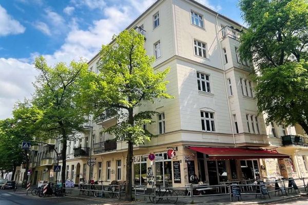 5-Zimmer, Altbau, 2 Balkone, 2 Bäder, direkt am Volkspark Hasenheide