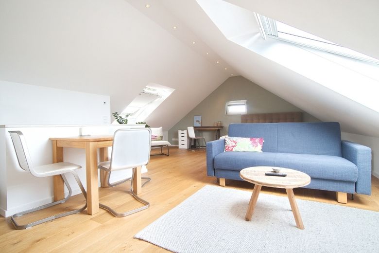 Willkommen in Ihrem neuen Zuhause – Schöne, möblierte Atelierwohnung im Dachgeschoss – d191b0f3bdd4b465e885c3de0816aaed39e9d13a.jpg