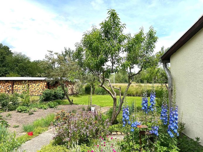 PREISREDUZIERT! Familienanwesen am Ortsrand mit Hof, Werkstatt, 2 Garagen und 1.780 m² Grundstück – Gartenausschnitt I