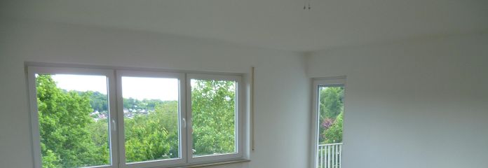 Wohnzimmer mit Balkon