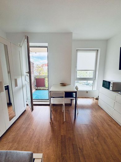 Möbliertes Apartment  mit Balkon und Aufzug – Foto 10