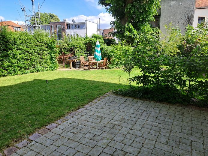 Terrasse mit Blick auf Garten