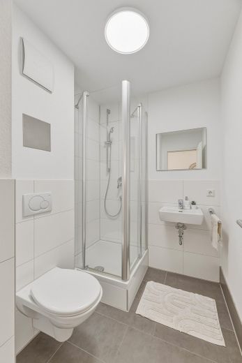 ***MODERNE 3- ZIMMER WOHNUNG IN HOLZGERLINGEN HÜLBEN MIT AUFZUG BEZUGSFREI*** – GÄSTE-WC MIT DUSCHE