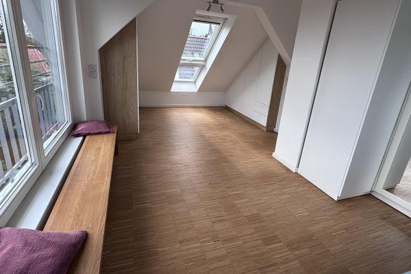 Apartamento de 3,5 habitaciones en Stuttgart-West | Dúplex Kräherwald con balcón y galería
