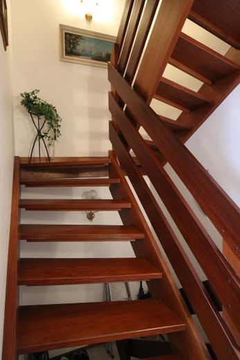 Ein Standort für die Zukunft - Wohnen in guter u. zentraler Lage in Glinde - – Treppe zum OG