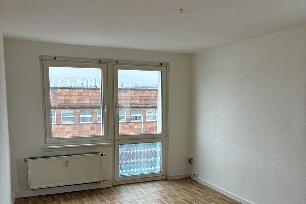 Vollsaniert, zentrumsnahe Wohnung mit Wannenbad