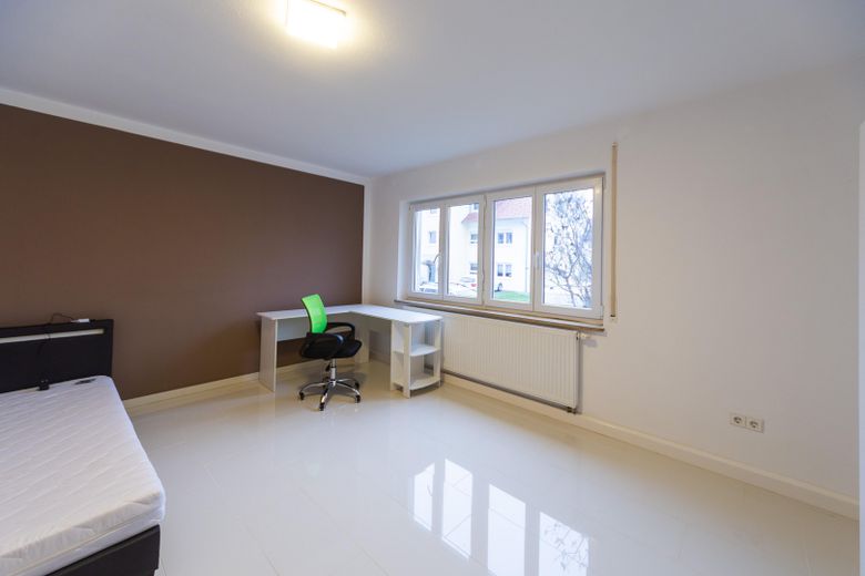 TOP renovierte 3-Zimmer-Wohnung in Bosch-Nähe – Schlafzimmer