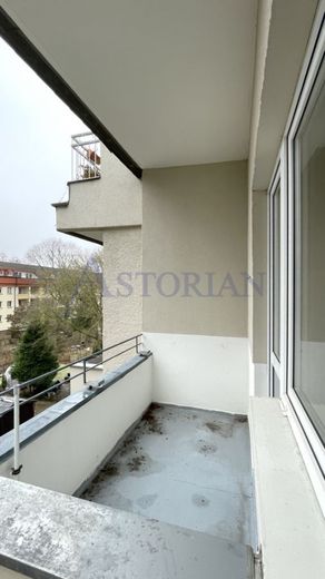 Renovierungsbedürftige 2-Zimmer-Wohnung mit Balkon im Herzen Nordberlins – Balkon