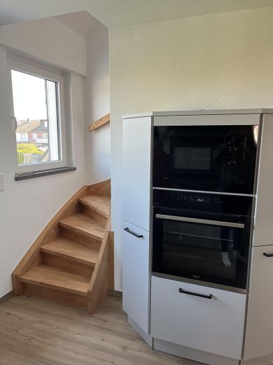5 Zimmer Masionette-Wohnung, 117qm auf zwei Ebenen mit Balkon und neuwertiger EBK – Küche