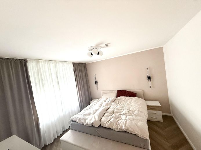 Provisions- & bezugsfrei: Sanierte 4-Zimmer Wohnung mit Klima & Garage – Schlafzimmer