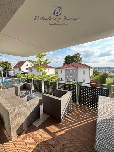 2 neuwertige Eigentumswohnungen, EBK, teilmöbliert *provisionsfrei* – Sonniger Balkon