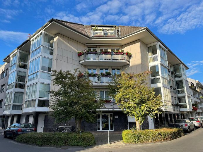 Exklusives City-Apartment mit großzügiger Wohnloggia in Top-Lage – Außenansicht
