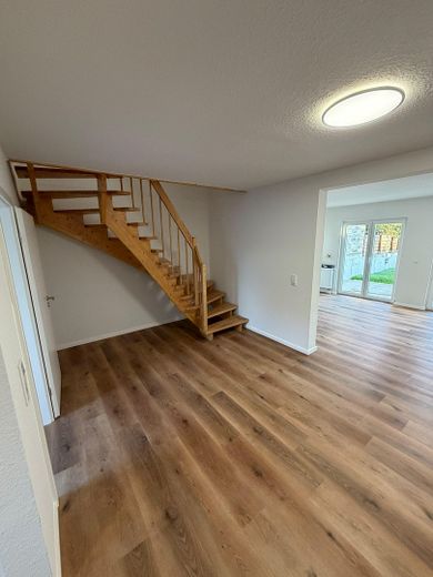 Riedstadt-Erfelden. Casa a schiera centrale con giardino – Foto 4