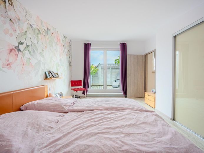 Südstadtpark'ta Ev – bahçeli ve çatı teraslı modern sıra ev – Schlafzimmer 2. OG