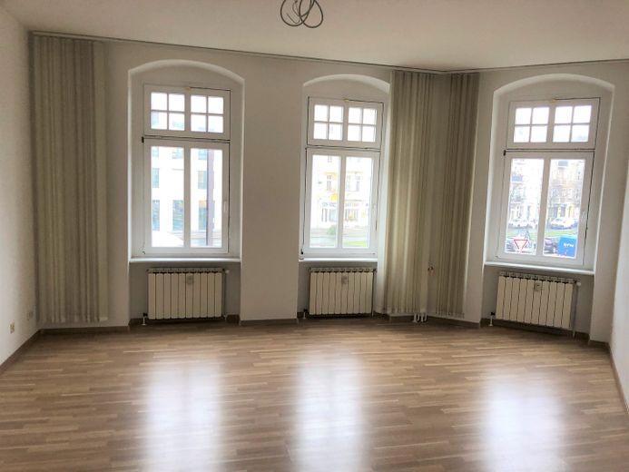Provisionsfrei: Verkehrsgünstig gelegenes Büro mit 4 Zimmern, Vollbad Balkon am Nordrand Prenzl Berg – Großes Zimmer