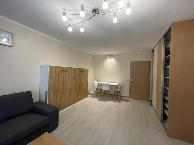 Monolocale completamente arredato a Wiesbaden-Biebrich – Wohnzimmer