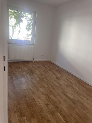 Sanierte helle 3 Zimmerwohnung mit Balkon – Zimmer 3