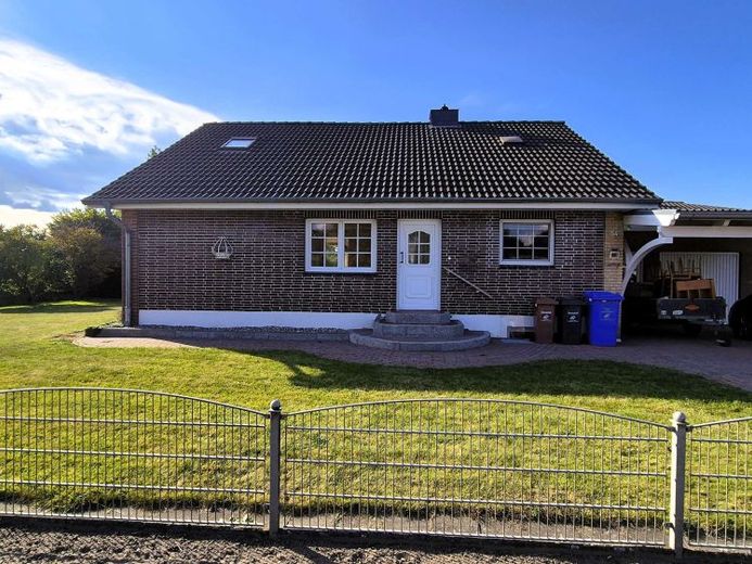 Charmantes Einfamilienhaus mit großem Garten und herrlicher Aussicht – Foto 1