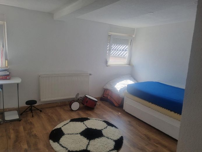 Großzügiges Einfamilienhaus über mehrere Ebenen – Zimmer 1