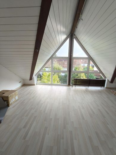 Attraente casa a schiera centrale di 5 locali in posizione privilegiata nei quartieri Wolfram e Herrenbach – Dach mit neuen 3-fach Fenster