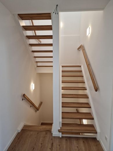 Przestronny dom z 6 pokojami o powierzchni 190 m² | Rodzina, wspólne mieszkanie kilku pokoleń i praca zdalna – Treppenhaus