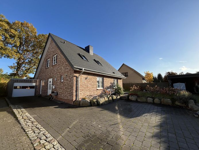 Familiengerechtes Wohnen - Einzugsfertig - Hochwertig saniert – Auffahrt