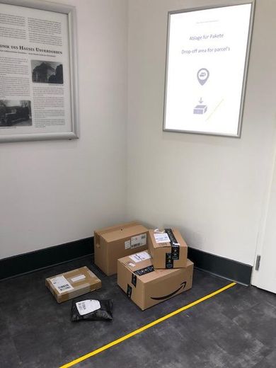 Paketstation im Flur