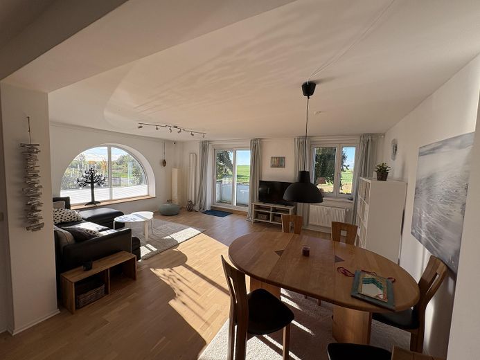 Wohnzimmer und Esszimmer