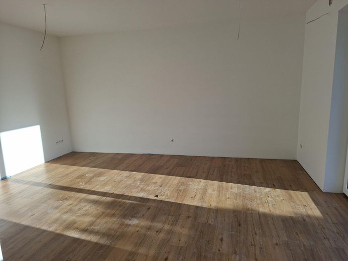 Maisonette Wohnung 71m² + 65m² Souterrain eigene Haustüre Erstbezug 2199€ warm inkl. Küche, Carport – Photo 21