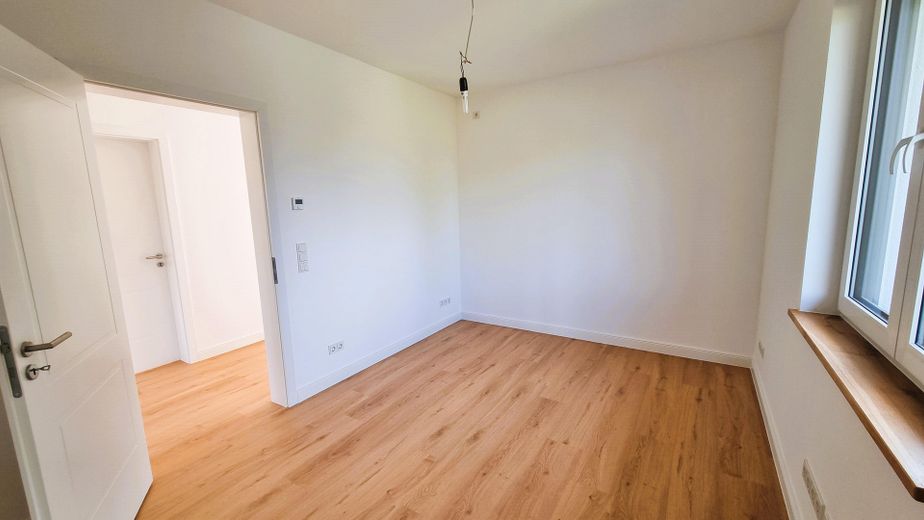 Erstbezug im Grünen: Exklusive 3,5-Zi.-Wohnung mit Premium-EBK & privatem Garten – Schalfzimmer 