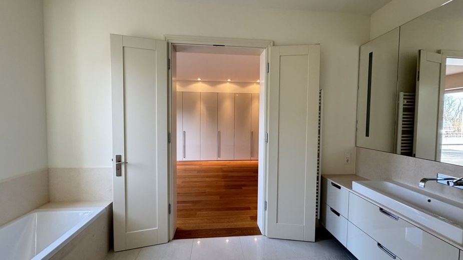 Exklusive Erdgeschosswohnung mit Tiefgarage und Aufzug im Stadtgartenviertel Hagen – Badezimmer